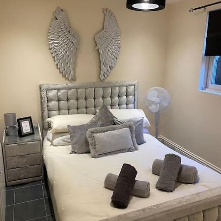 Flat 3 Meadow View Cozy Getaway Apartamento Hurst Exterior foto