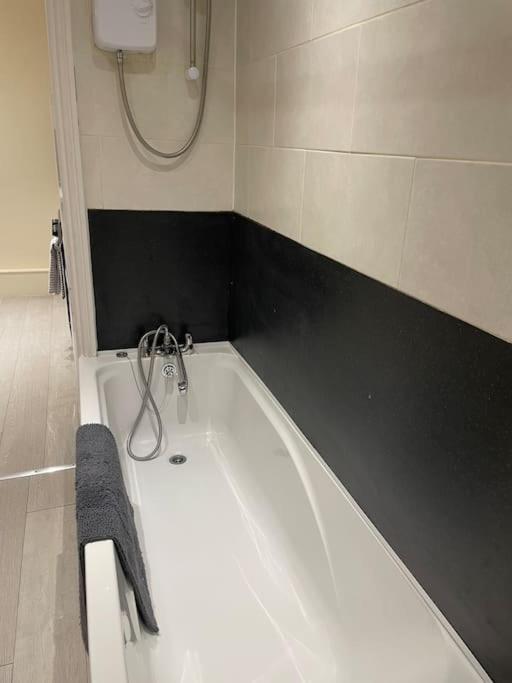 Flat 3 Meadow View Cozy Getaway Apartamento Hurst Exterior foto