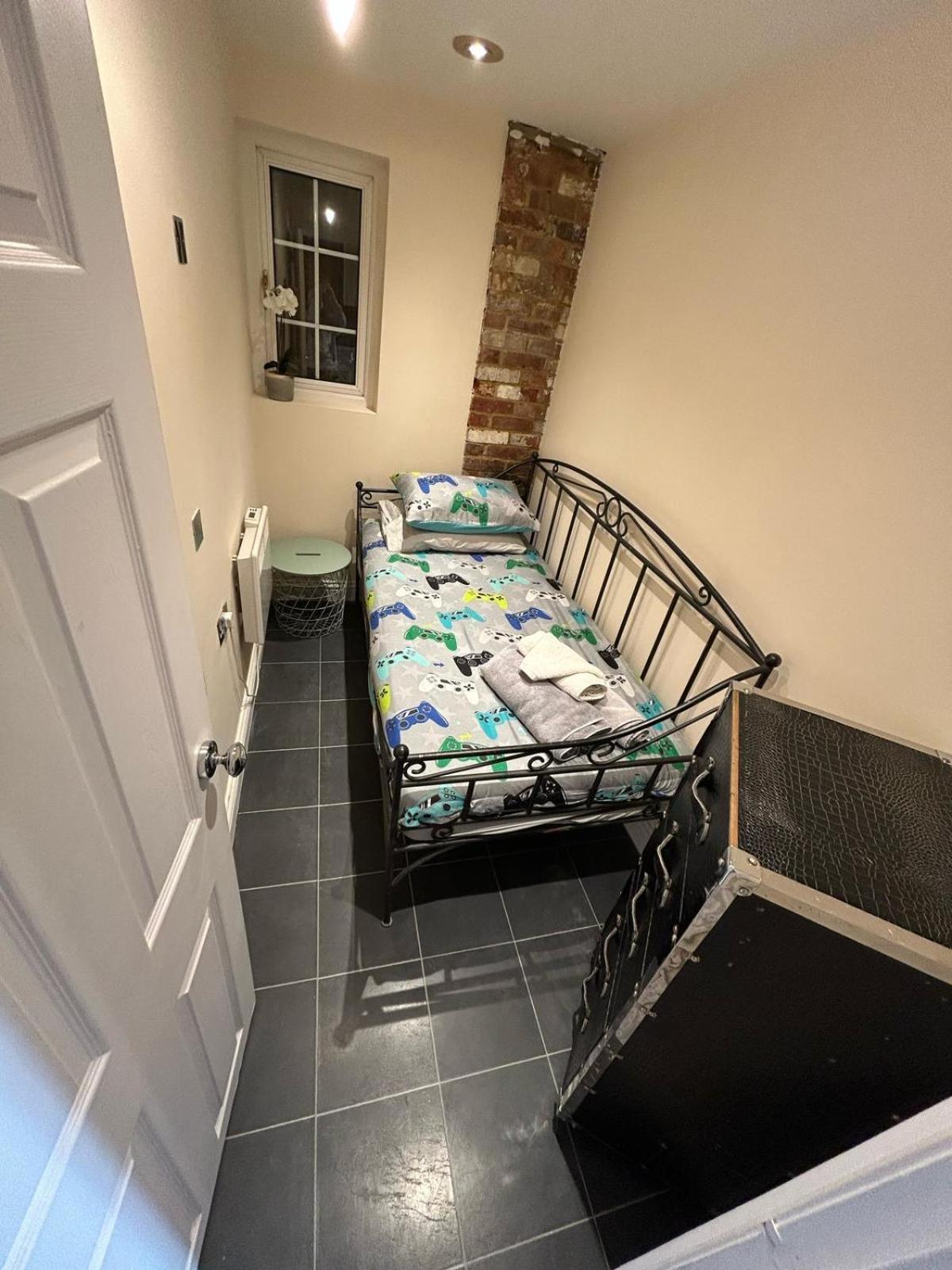 Flat 3 Meadow View Cozy Getaway Apartamento Hurst Exterior foto